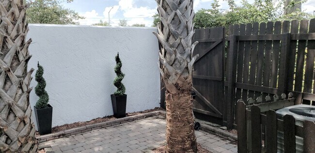 Building Photo - Beautiful  Furnished 1/1 condo x Rent  in Winter Park Next to Full Sail University !