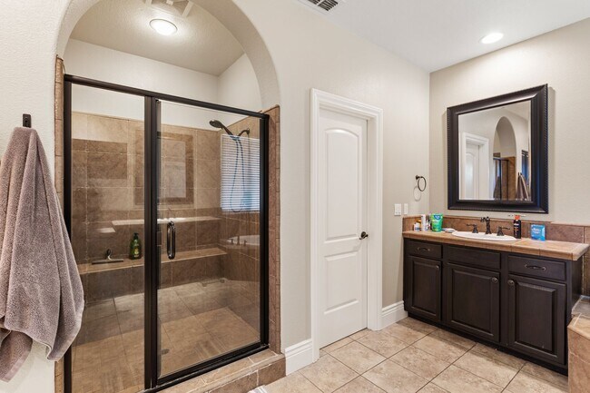 Building Photo - Beautiful Rocklin Home with a Pool!