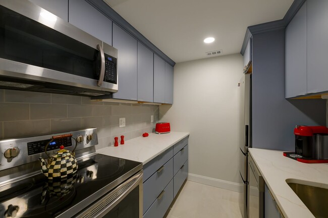 Building Photo - Turnkey Furnished 1 Bed Steps from the U.S. Capitol