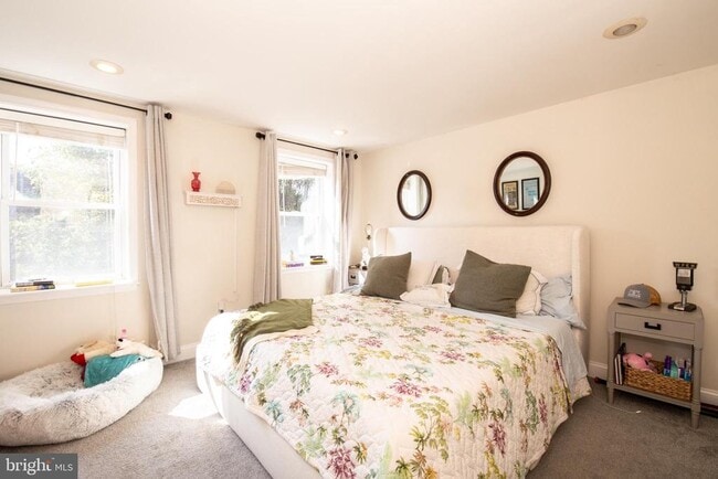 Building Photo - 811 N Judson St