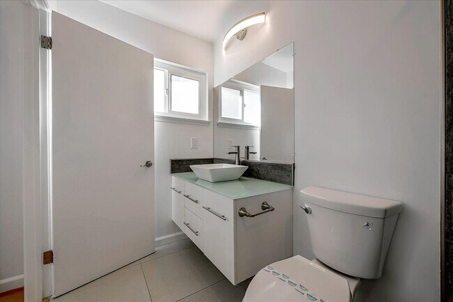 Building Photo - MID-CENTURY MODERN ON WILLOW GLEN BORDER -  SPACIOUS LOT