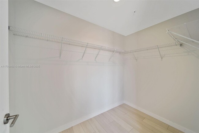 Building Photo - 555 NE 8th St