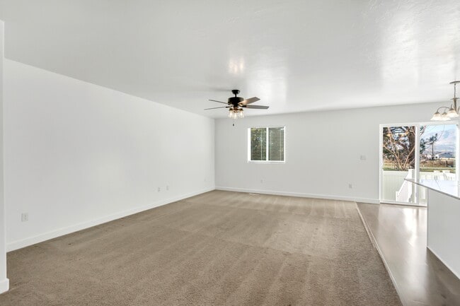 Building Photo - 1158 1740 W