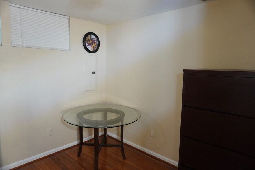 Building Photo - 8381 Township Dr