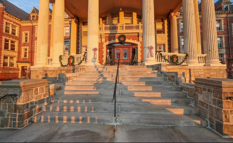 Main Entrance - 15 Mount Saint Marys Way