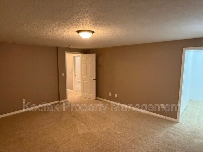 Building Photo - 3601 W 800 S