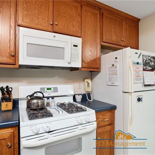Building Photo - 3 Bedroom 2 Bathroom Home - Near Buckroe B...