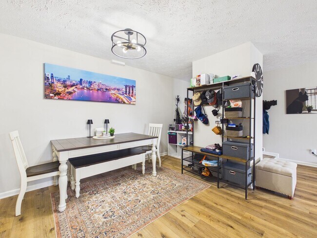 Building Photo - 1501 Bronwyn Rd