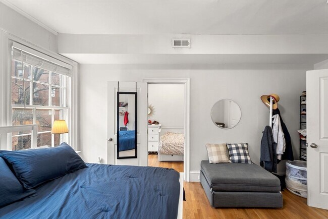 Building Photo - 62 W Cedar St