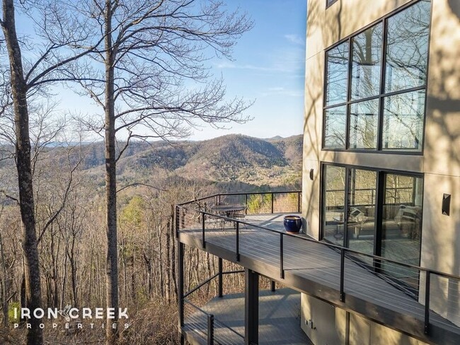 Building Photo - 910 Rockhold Dr