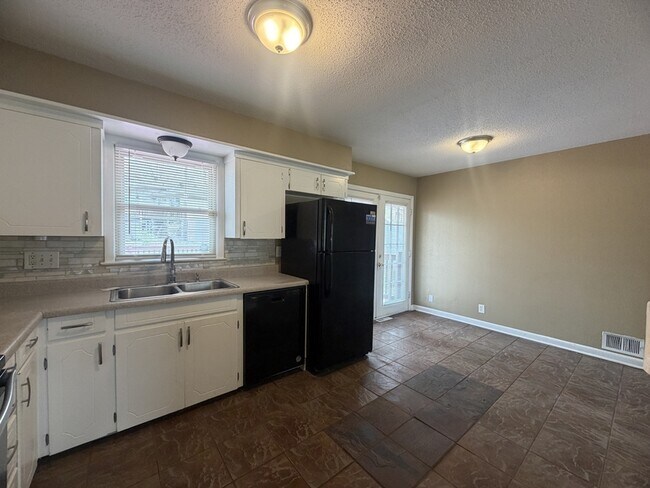 Building Photo - 5035 Overton Ave