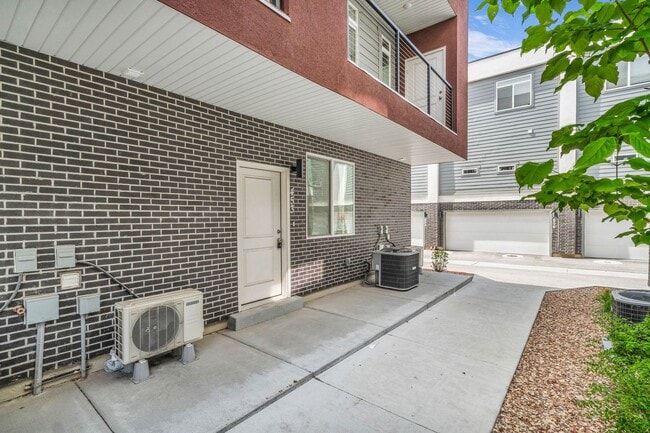 Building Photo - New 2024 Townhome with Office & 2 Car Garage