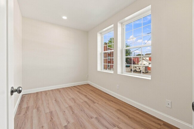 Building Photo - 740 W Vine St