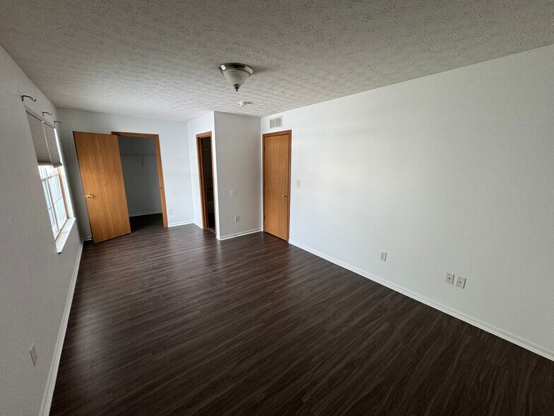 Master bedroom - 3766 Dunlane Ct