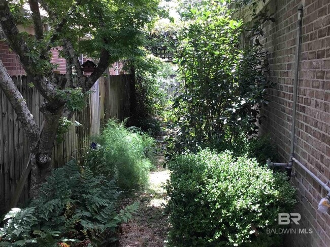 Building Photo - 112 Kensington Ct