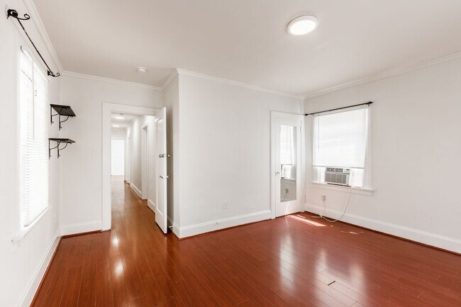 Building Photo - 1154 W 27th St