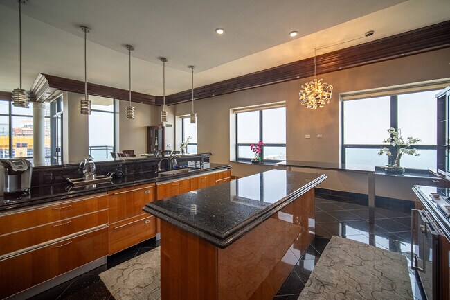 Building Photo - 450 E Waterside Dr
