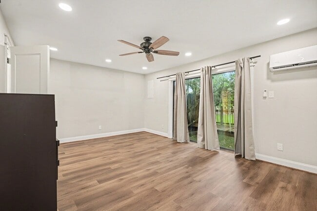Building Photo - 18242 Lakeside Ln
