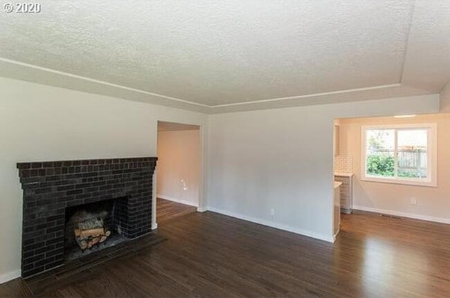 Building Photo - 18641 NE Everett Ct