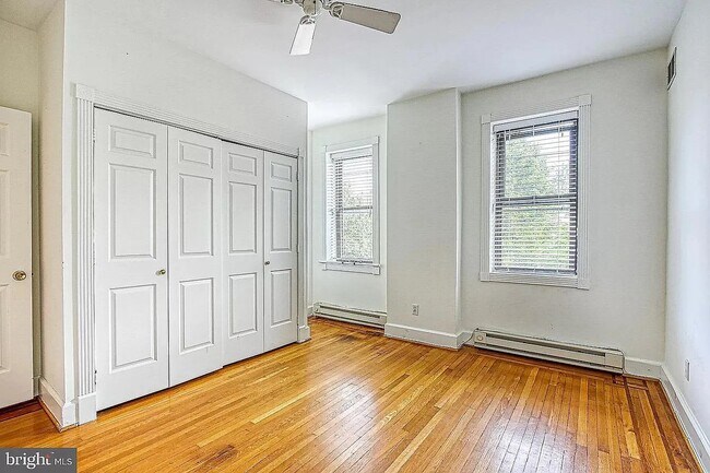 Building Photo - 400 E Cross St