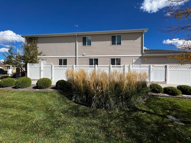 Building Photo - East6th203 (KC-AM)