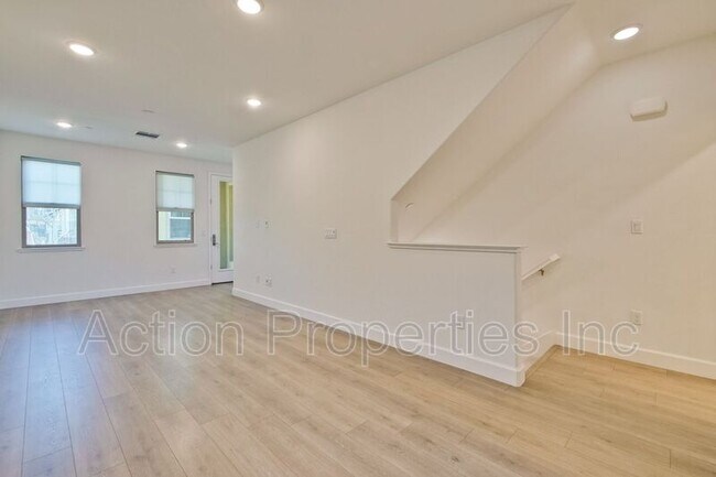 Building Photo - 605 Cinnamon Cir.