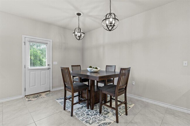 Building Photo - 11804 Saddle Rock Dr