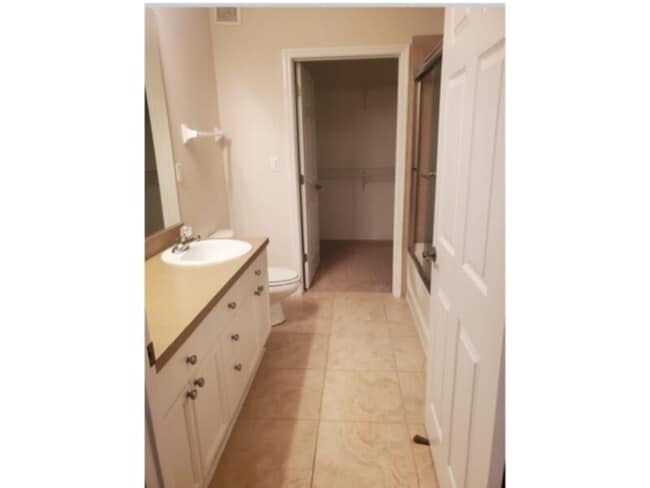 Building Photo - 2 bed 2 bath condo at LAKESIDE WINDERMERE