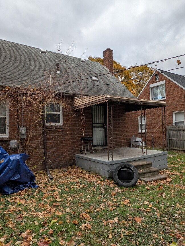 Building Photo - 12084 Vaughan St