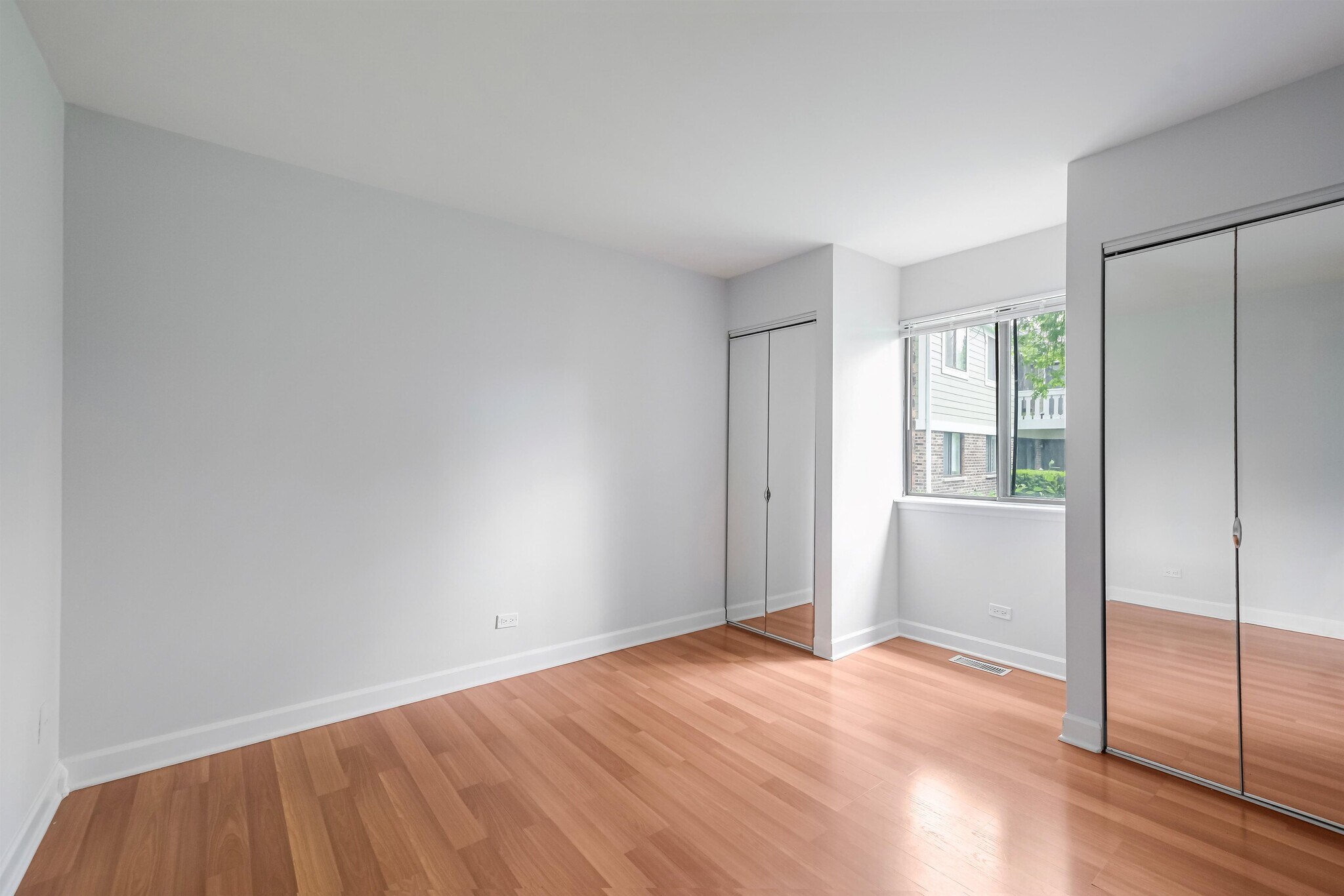 Building Photo - 697 Oakmont Ln