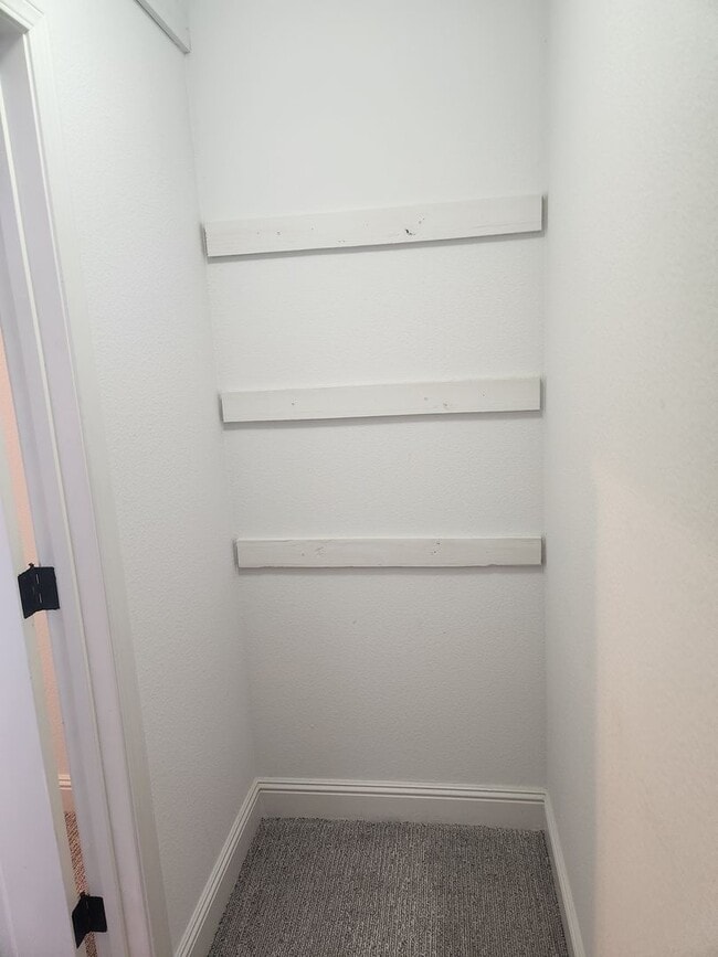 Building Photo - Great Santa Rosa Neighborhood 3 Bedroom, 2.5 Bathrooms