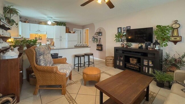 Building Photo - 902 NE 34th St