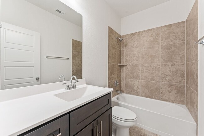 Building Photo - 4769 Tanglewood Dr