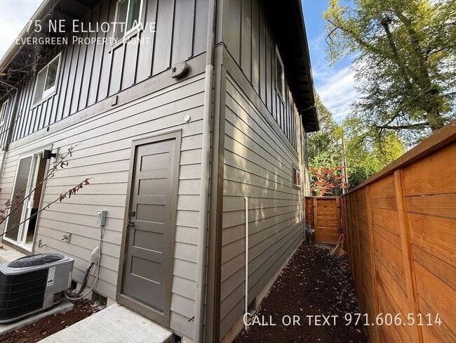 Building Photo - 475 NE Elliott Ave