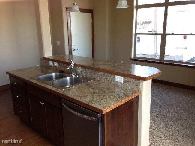 Building Photo - 2 br, 1 bath Condo - 2890 Overlook Blvd