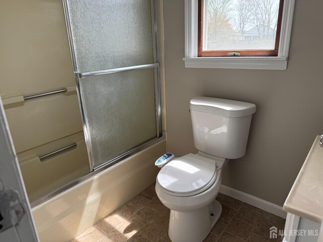 Building Photo - 9 Scott Ave