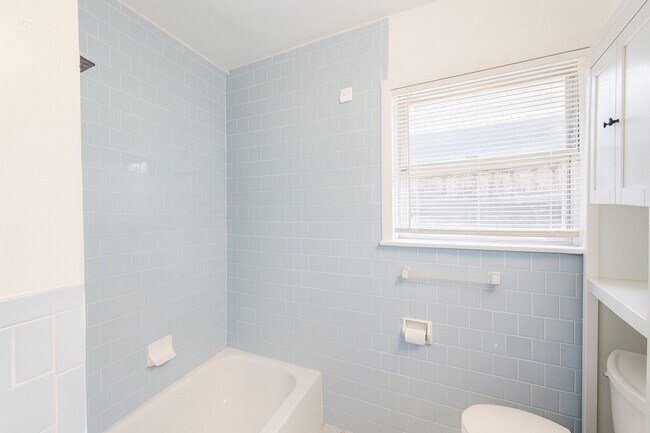 Building Photo - 4053 Silverwood Dr