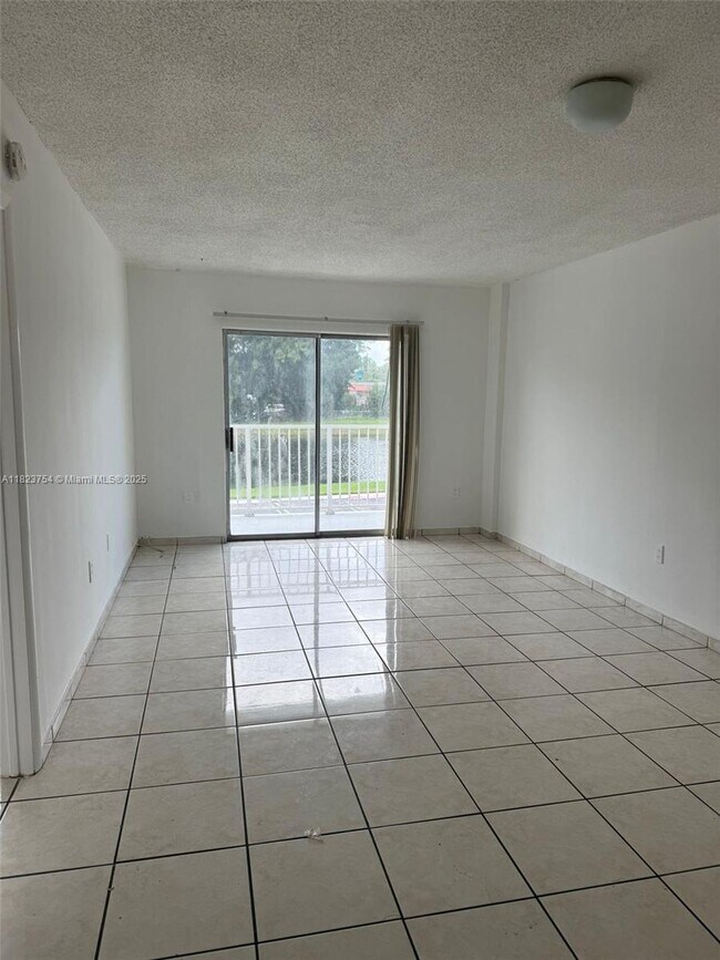 Building Photo - 16465 NE 22nd Ave