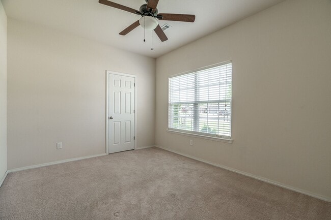 Building Photo - 3 Bedroom 2 Bath West Fay Home w/HUGE Backyard!