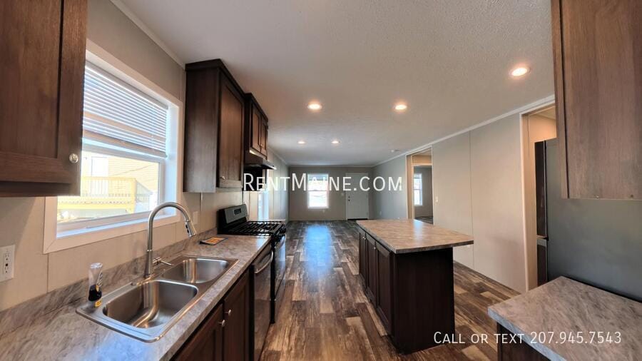 Building Photo - 111 H St