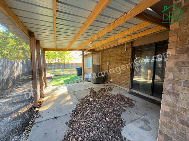 Building Photo - Cozy 3-Bedroom Home with Fireplace, Covered Patio & Large Fenced Backyard for Lease