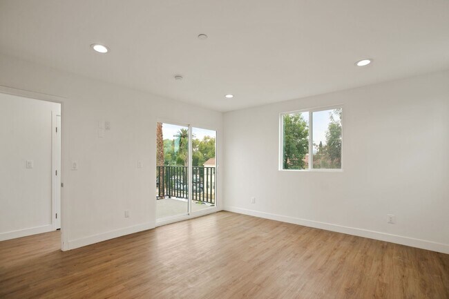 Building Photo - 443 Heliotrope Dr