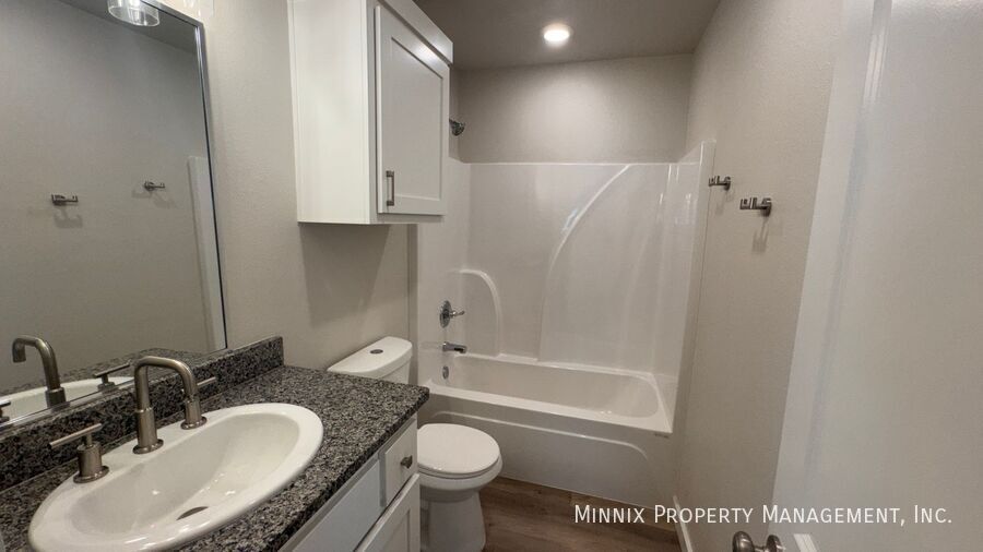 Building Photo - 7706 Elm Ave