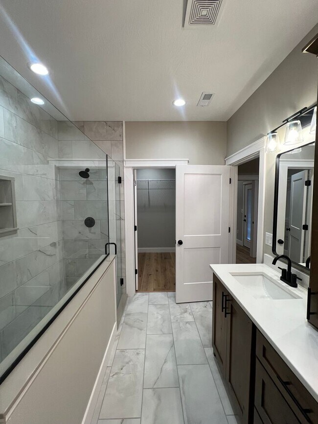 Building Photo - New Construction 3bd/2ba duplex