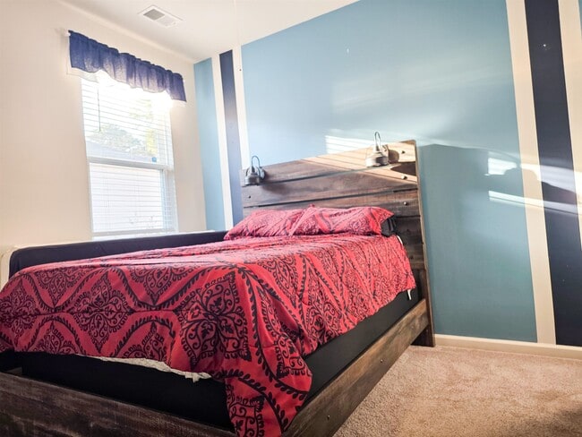 Building Photo - 212 Legends Dr