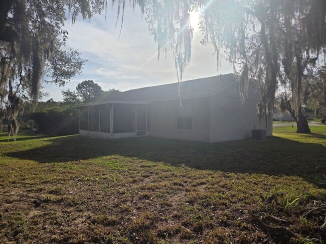 Building Photo - 3/2 on Large Lot Available Now
