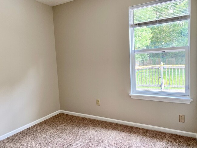 Building Photo - COMING SOON!! Great 3 Bedroom 2 Bathroom R...