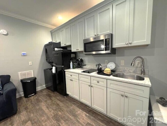 Building Photo - 6629 Tuskan Dr