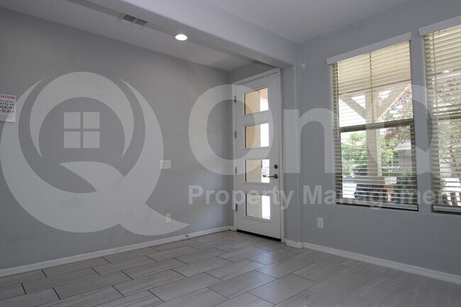 Building Photo - 2092 E Lantana Dr