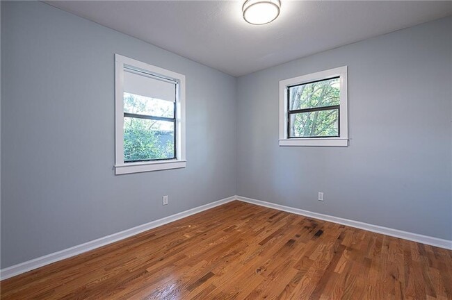 Building Photo - 568 Stokeswood Ave SE